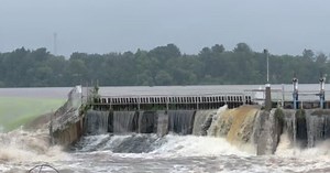River Surges Over Wisconsin Dam Amid Heavy Rain, Imperiling Small City (Published 2024)