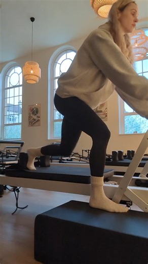 Reformer Side Carriage Lunge 3