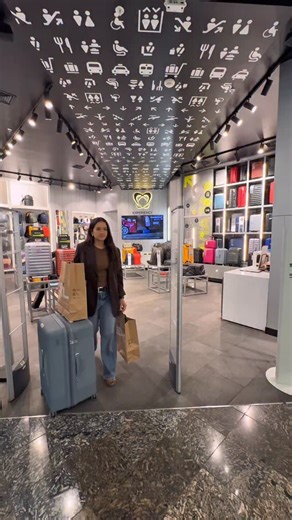 Saxoline está de aniversario… y el regalo te lo llevas tú 🤩 Encuentra maletas, mochilas y accesorios con descuentos que te van a sorprender 🧳 Solo en Saxoline.cl ✈️💚 | Saxoline