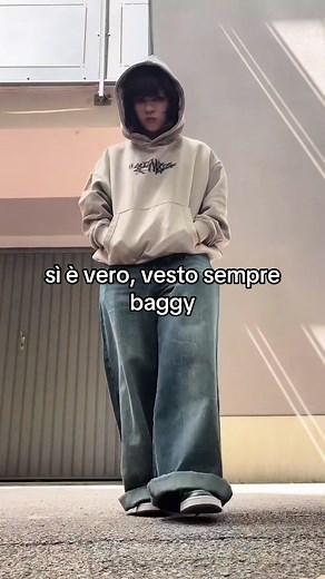 Vestiti Baggy e Outfit Femminili: Accessori alla Moda