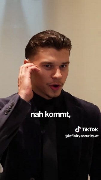 Der Aufzug war schon gecheckt, bevor du eingestiegen bist. Die Flure sind leer, weil sie leer sein sollen. Wenn jemand zu nahe kommt, haben wir ihn längst gesehen. Das ist kein Bauchgefühl, das ist Absicht. Du nennst es entspannt, wir nennen es gut geplant. Sicherheit ist keine Frage des Zufalls. Es ist Planung, Prävention und professionelle Vorbereitung. Wir sind da, bevor du es merkst – weil wir wissen, was zu tun ist. Vertrauen bedeutet Vorbereitung – mit den richtigen Profis.