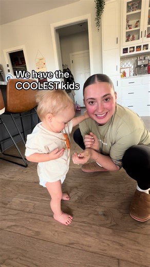 Why my kids are braver than me?! #beardeddragon #chameleon #alixandstephen