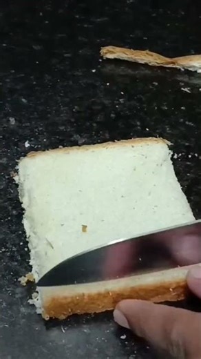 ସନ୍ଧ୍ୟା ସମୟରେ କିଛି ନୂଆ ଖାଇବା ପାଇଁ ଇଚ୍ଛା ହେଲା ତ ଏମିତି ବନେଇ ଦେଲି😜||Snacks Recipe#shorts#odiarecipe