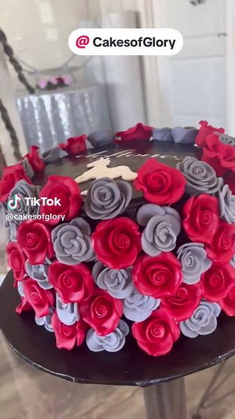 Deftones Bed of Roses 🌹 📍107 Calle Del Norte Suite 16. Laredo Tx #laredo #cakesoftiktok #cakesofglory #caketok #deftones