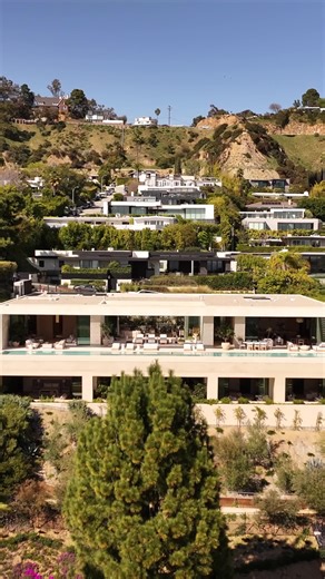 Luxury Home for Sale: 9214 Nightingale Dr, Los Angeles