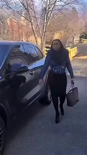 Social media flex gone WRONG 😭💀 She was posting mansion tours, luxury vibes, and “2026 is MY year” with this $2.3M Bethesda estate as her backdrop… turns out she was just a squatter who illegally moved in during foreclosure! 🚨 Tamieka Goode (self-proclaimed pro-se litigation coach) documented her “wealthy lifestyle” on TikTok for months—closing the front door like it was hers, blowing kisses to the camera, even promoting rental packages—while neighbors lived in fear for over 9 months. A 19-ye