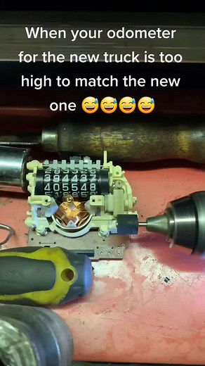 Not my truck don't come at me 🤣 #fyp #foryou #fypage #fypシ #jokes #dontcomeatme #odometercheck