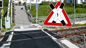 extra 3 Spezial: Der reale Irrsinn: Realer Irrsinn: Treppenwitz der Bahn in Buchen