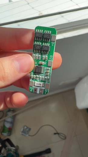BMS Control Module for Solar Power: Efficient Charging and Discharging