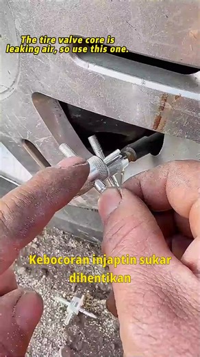 Must have a car - this four-in-one valve core wrench is rushing to grab it while it is in action