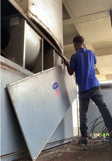 Had some fun cleaning this Air Handler Unit🔁❄️ Keep your units running at peak performance with our preventative maintenance✅❄️ Comment or message us today to book an appointment📲🗓️ #airconditioning #acrepairs #commericalhvac #homecomfort #bookingsavailable #residentialhvac #acmaintenance