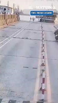 Terremoto Campi Flegrei, la scossa in diretta ripresa all’interno del porto di Pozzuoli