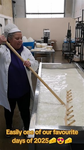 Easily one of our favourite days of 2025🧀😍🧀 Making cheese with Richard from the amazing Curworthy was the most fun. Their small team produces some of the most delicious Devonshire cheese around🧀😋😍 #cheesequeens #cheese #devon #2025 #cheesemaking