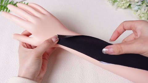 40 Pcs Bowling Wrist Tapes Precut Waterproof Elastic Kinesiology Tapes for Bowlers Wrist Arm Bowling Sports Joints Muscle Support, Black