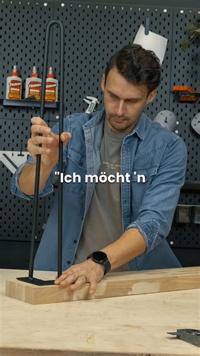 Bold Frame – Eiche Möbel on Instagram: ""Bitte bloß nichts von der Stange..." 🚫🛋️ Genau so fing dieses Projekt an. Das Problem: Ein schmaler Flur. Die Standard-Möbel? Entweder zu breit, zu wuchtig oder einfach... naja, nicht das Wahre. Also hieß es: Maßarbeit. 📏 Wir bauen gerade diesen Konsolentisch aus massiver Eiche. Schlicht, schmal, aber mit Charakter. Genau so, dass er den Raum nicht erdrückt, sondern aufwertet. Ich bin gerade mitten im Bau und echt gespannt auf die Reaktion des Kunden. 