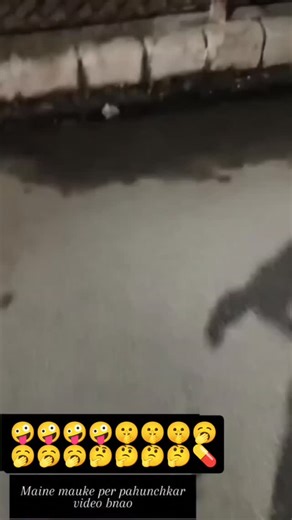 comatozze on Instagram: "1997년 개봉한 영화 Titanic은 잭과 로즈의 운명적인 사랑을 통해 비극 속에서도 오래 남는 감정의 깊이를 보여주는 작품입니다. 화려한 연출보다 인물의 감정에 더 집중한 제임스 카메론 감독의 스타일은 지금 다시 봐도 묘하게 가슴을 울리죠. 배가 침몰하는 장면이 아닌, 두 사람이 서로를 바라보던 순간들이 더 강하게 기억에 남는 영화이기도 합니다. 이 감정을 완성해주는 곡이 바로 셀린 디온의 **“My Heart Will Go On”**입니다. 처음 들으면 잔잔한데, 어느 순간 자연스럽게 가슴이 벅차오르는 느낌을 줍니다. 특히 후반부의 고조되는 보컬은 영화 속 잭과 로즈의 마지막 장면과 겹쳐지면서 괜히 마음이 서늘해지기도 하고요. 많은 분들이 “이 노래가 나오면 왜 그 장면이 자동으로 떠오르는지 모르겠다”고 말하는데, 그만큼 영화와 음악이 자연스럽게 엮여 있는 곡입니다. 1998년 아카데미 주제가상을 비롯해 여러 상을 휩쓴 건 단지 인기