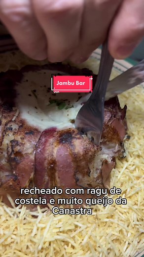 🚨CHOPP A PARTIR DE R$1,99 NO CENTRO DE RIBEIRÃO!!! 😱 🍺 Esse é o @jambubarrp, um barzinho super top aqui no centro de Ribeirão, com espaço interno e externo com várias mesinhas na calçada, telão, preço bom e um cardápio diferenciado 🤤 🚨 Chopp a partir de 💲1,99 de Quarta a Domingo pra quem chegar no primeiro horário, e o valor vai subindo 💲1,00 por hora até chegar a 💲5,99 🍻 🚨 Além de chopp barato, tem uma grande variedade de drinks deliciosos.🍹 🚨 A partir de 💲16,90 você monta seu prat