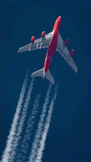 Why does aeroplanes form contrails?