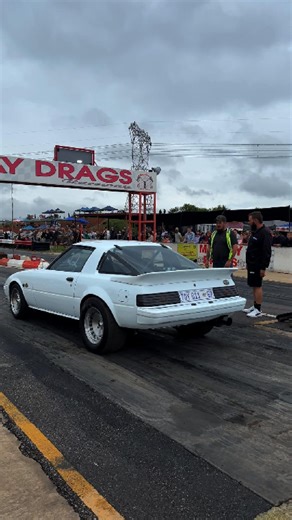 There just something about a turbo car when the boost kicks in 😭🙌🏽…I just love the chaos/drama of it all. You hear it slowly build up them boom!!! The tyres break traction and limiter bangs 🙂. How can you not love turbo cars ?? #dstfilms #midwaydragsraceway #turbo #boosted #dragracing | DS Tfilms