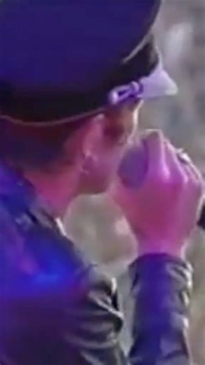 Velvet Revolver performing a powerful take on Pink Floyd’s Wish You Were Here. | Scott Weiland