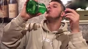 Elliot身世的秘密以及整蛊视频背后的真相