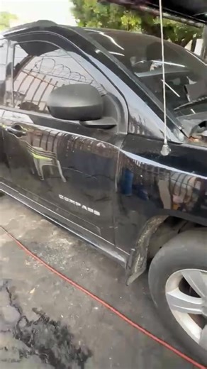 ¡Hola a todos! 👋 Hoy les voy a mostrar cómo diagnosticar un fallo en el circuito del compresor de válvula variable en una Jeep Compass. 🚙💡 Esta es una tarea importante si notas que tu aire acondicionado no está funcionando correctamente o si el motor parece estar esforzándose más de lo normal. En este video, te llevaré a través de los pasos clave para identificar y solucionar este problema. ¡Vamos a sumergirnos en el mundo de la mecánica automotriz juntos! 🛠️🔧 #MecánicaAutomotriz #JeepCompa