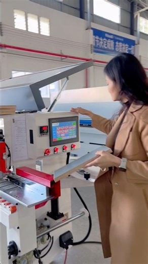 #Automaticedgebandingmachine #woodworkingmachinery #edgebandingmachine #SmallEdgeBondingMachine