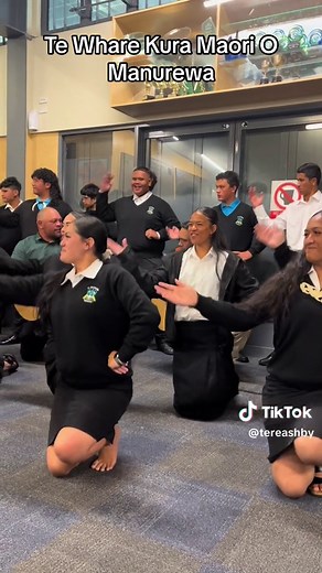 Te Whare Kura Maori O Manurewa - Maori Cultural Performance