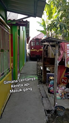 1.8M views · 4.6K reactions | Gimna ceritanya Kereta api masuk Gang aya aya wae #reels #keretaapi | Fizza NaturaWorld | Facebook