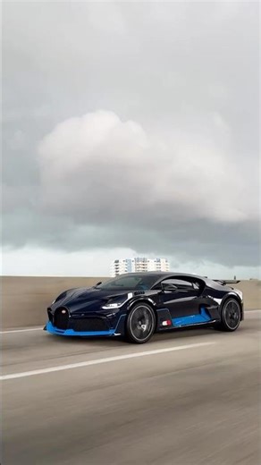 Bugatti Divo cruising through Miami — hypercar art in motion. 🔥 #BugattiDivo #Bugatti