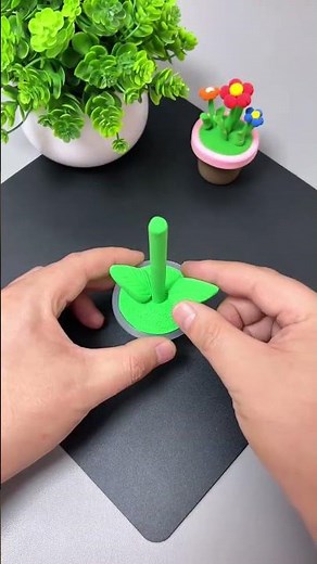 Using clay to make beautiful small flower pots is simple and beautiful. Come and try it together