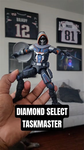 Diamond Select Taskmaster Review & Posing 🔥 Best Black Widow Villain Figure?