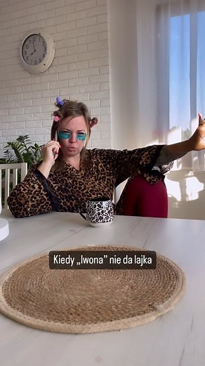 Marta Gosz|Codzienność na wesoło on Instagram: "Dzień dobry!!! Z życia wzięte? Ha ha Lajki lajkami, ale mam nadzieję, że nastroje przy ostatnim wakacyjnym poniedziałku macie genialne ❤️ Tego Wam dzisiaj życzę ! ☀️☀️☀️☀️☀️☀️☀️☀️☀️☀️ Kochani jeśli podoba Wam się to co tu nagrywam to zawsze możecie udostępnić 😜 docieram wtedy do większej społeczności - dziękuję! #poniedziałek #rozmowa #przyjaciółki #porannakawa #dobrynastrój #pozytywnenastawienie #dobryhumor #heheszki"