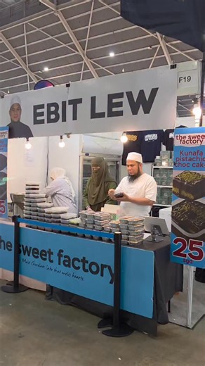 Ebit Lew on Instagram: "Jom jumpa di Singapore Expo Hall 5B. 10pagi 10malam Sabtu dan Ahad insyaAllah."
