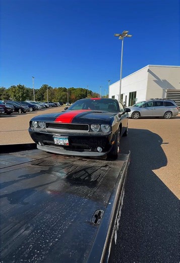 🎥🚗💨 VIP Towing & Transport en acción 👑 Hoy le metimos mano a un Dodge Challenger y quedó 🔥 💯 Servicio rápido 💪 Experiencia comprobada 📍 St. Cloud, MN 👀 Dale like, comparte y síguenos pa’ más contenido de towing real! 📲 24/7 — 320-429-2698 #DodgeChallenger #TowingLife #VIPTowing #StCloudMN #CarCulture #TowTruck