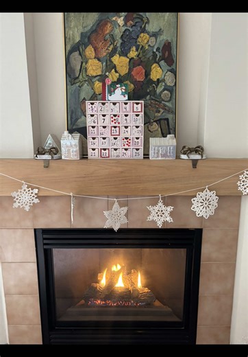 Open day 13 of my homemade advent calendar 🧣 Come back tomorrow for day 14! #fyp #christmas #christmas2025 #adventcalender #diy