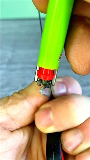 A genius way to sharpen SCISSORS with a LIGHTER!