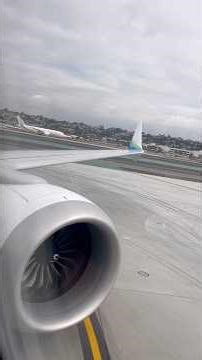 Here is the N725AL Boeing 737 Max 9 CFM International Leap 1B Engine 1 mid taxi to Runway 27 at KSAN