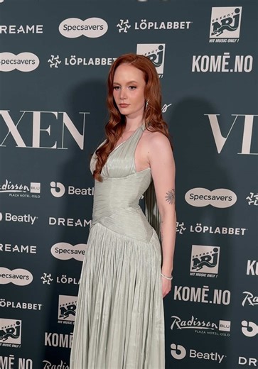 Liten video fra helgas photoshoot 🎥🧌 ##elfrid##vixenawards2026##rødløper##ginger##redcarpetlook