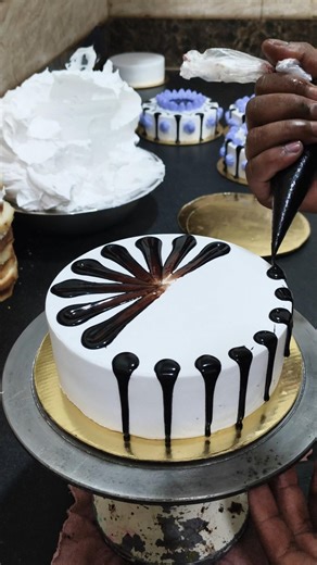 Cake Decorating // Cake Design Easy Cake 😋 Cake #shortvideo #cakedecoration #youtubeshorts