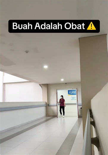 Buah baik untuk kesehatan❤️‍🔥#edukas #edukasikesehatan #buah 1. Apel Buah ini kaya akan serat, vitamin C, dan antioksidan. Kandungan tersebut embantu menurunkan kolesterol, menjaga kesehatan jantung, dan meningkatkan sistem kekebalan tubuh. Ada banyak varietas apel dengan rasa dan warna yang berbeda, seperti merah dan hijau. Sebagai tips tambahan, pilihlah apel yang kulitnya masih mengkilat dan tidak ada memar. 2. Nanas Buah selanjutnya yang tak kalah lezat dan bernutrisi adalah nanas. Jenis bu