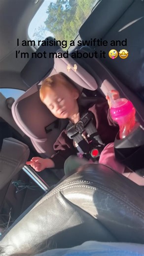 Two of her favorite songs right now lol. Can’t say I disagree with her they are a vibe 🤩💅🏻 #fyp #girlmom #taylorswift #swiftiesoftiktok