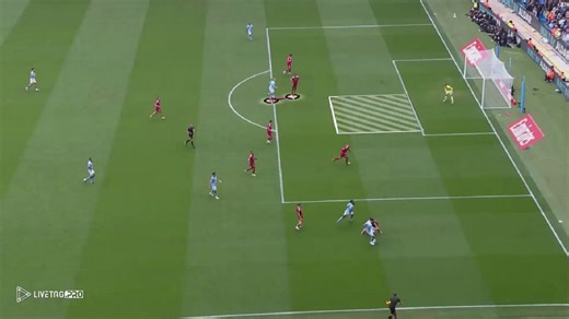 Haaland preparing the best conditions for himself:•Manipulating Konate by constantly threatening his blindside.•Times his “step in front” as Semenyo meets the ball; less time for Konate to react.•Duel is already won when he separated with his arms.