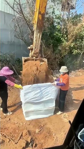 Efficient Soil Handling: Excavator + Ton Bags on Site