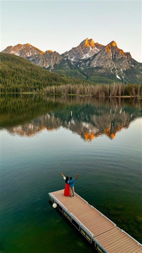 Nishat & Musa | Adventure Travel Photographers on Instagram: "Stanley, ID, is a dream destination for outdoor lovers! Whether you’re looking for adventure or relaxation, this small mountain town has it all: Things to Do in Stanley, Idaho 🏔✨ 💦 Soak in natural hot springs – Boat Box, Mountain Village Resort, and Sunbeam are must-visits! 🥾 Hike stunning trails – Fishhook Creek Trail, Redfish Lake Creek Falls, and Alpine Lake offer breathtaking views. 🏞 Explore Redfis