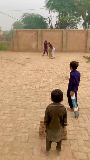 When Mike Hussey was blinded by the sun 😀 It’s a rare sight to watch Mike Hussey misfield, let alone dropping a catch! During a home against South Africa in 2008-09, Hussey dropped a skier 😀 #viralreel #shortreels #cricket #funny #viral_video #maliksamiullahutra | Malik Samiullah Utra