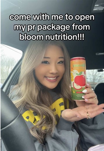 Unboxing Bloom Nutrition's Crisp Apple Sparkling Energy