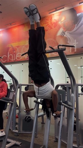 This is how I use dip bars #calisthenics #streetworkout #viral #fyp #gym