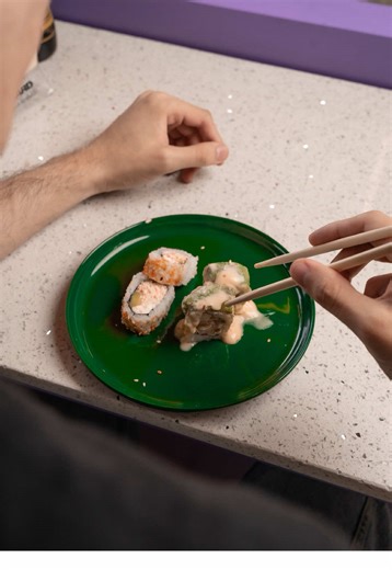 Experiencia única en la barra kaiten de sushi