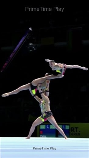 This balance is impossible 🤯 #acrobatics #gymnastics #skills